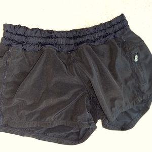 Lululemon Hotty Hot Low-Rise Lined Shorts
